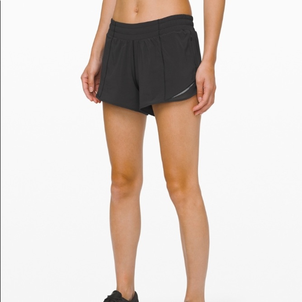 LULULEMON <<<4” HOTTY HOT SHORTS>>>
